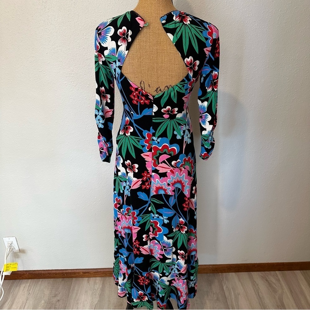 Maeve Vibrant Rouched Floral Backless Dress - Picture 11 of 15